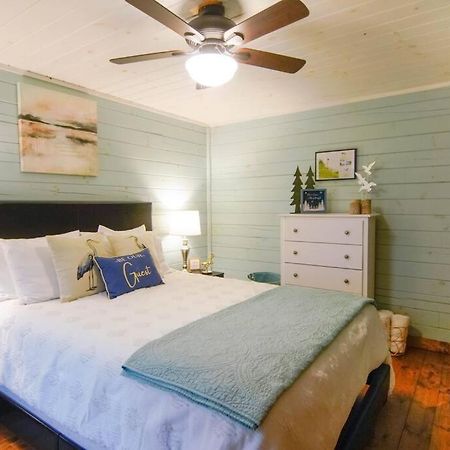 Charming Lakeview Cabin Near Geneva-On-The-Lake! Ashtabula Εξωτερικό φωτογραφία