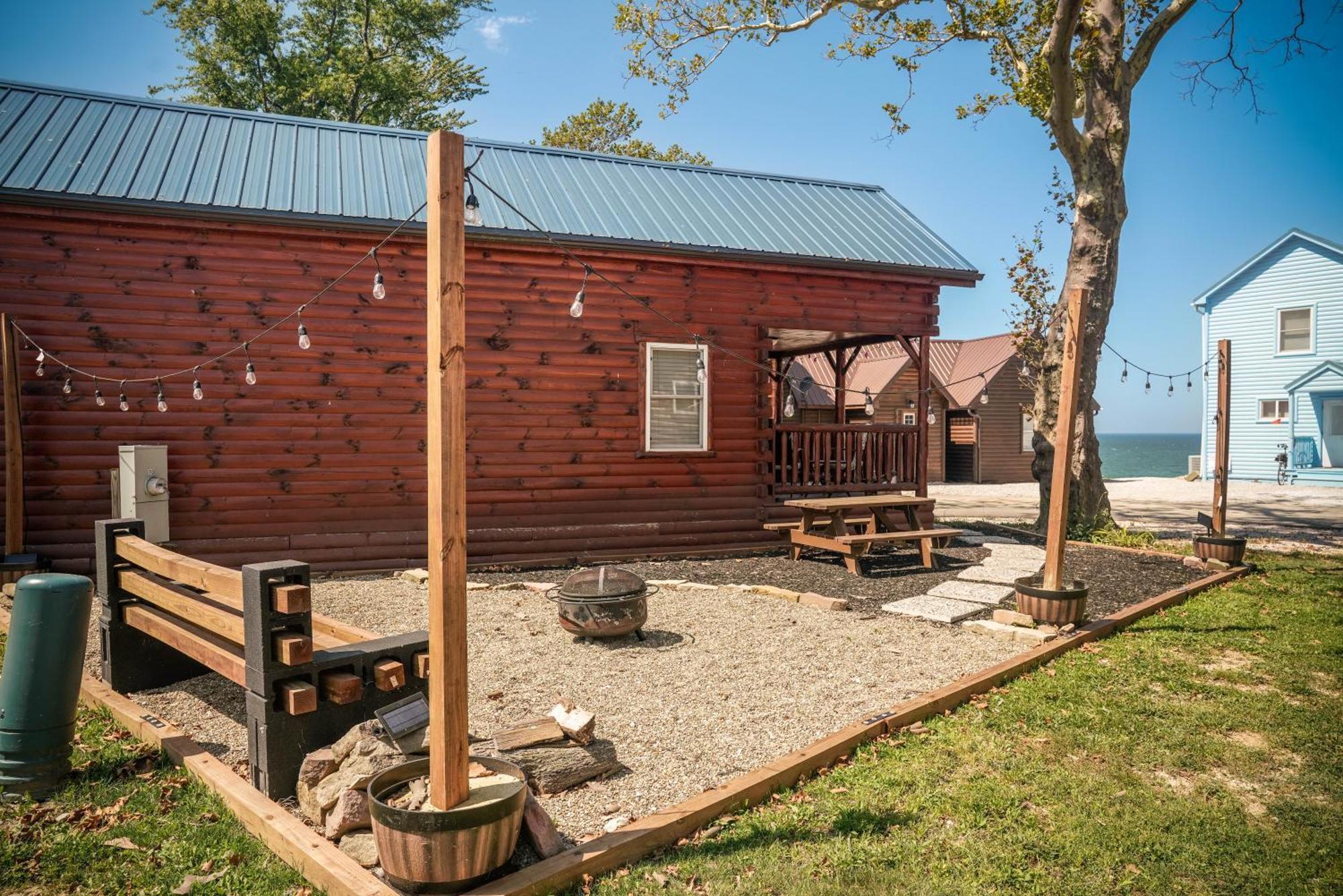 Charming Lakeview Cabin Near Geneva-On-The-Lake! Ashtabula Εξωτερικό φωτογραφία