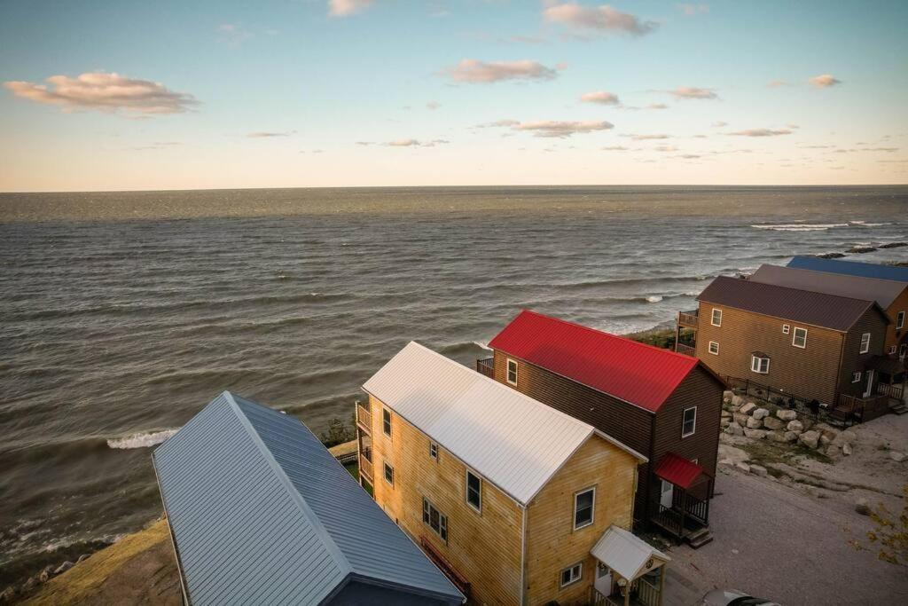 Charming Lakeview Cabin Near Geneva-On-The-Lake! Ashtabula Εξωτερικό φωτογραφία