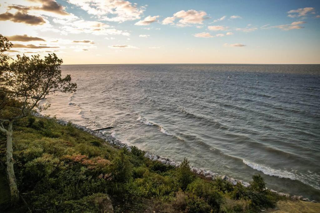 Charming Lakeview Cabin Near Geneva-On-The-Lake! Ashtabula Εξωτερικό φωτογραφία
