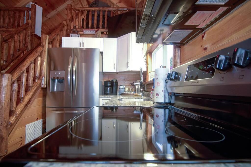 Charming Lakeview Cabin Near Geneva-On-The-Lake! Ashtabula Εξωτερικό φωτογραφία