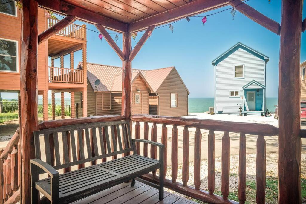 Charming Lakeview Cabin Near Geneva-On-The-Lake! Ashtabula Εξωτερικό φωτογραφία