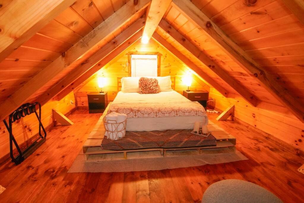 Charming Lakeview Cabin Near Geneva-On-The-Lake! Ashtabula Εξωτερικό φωτογραφία