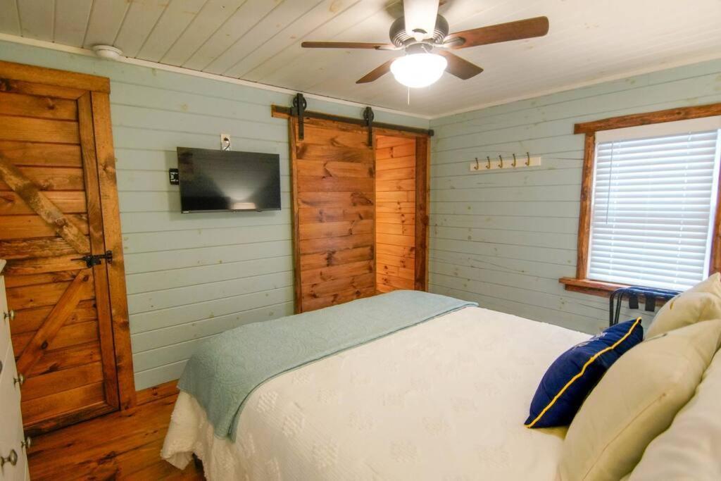 Charming Lakeview Cabin Near Geneva-On-The-Lake! Ashtabula Εξωτερικό φωτογραφία