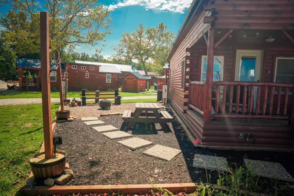 Charming Lakeview Cabin Near Geneva-On-The-Lake! Ashtabula Εξωτερικό φωτογραφία