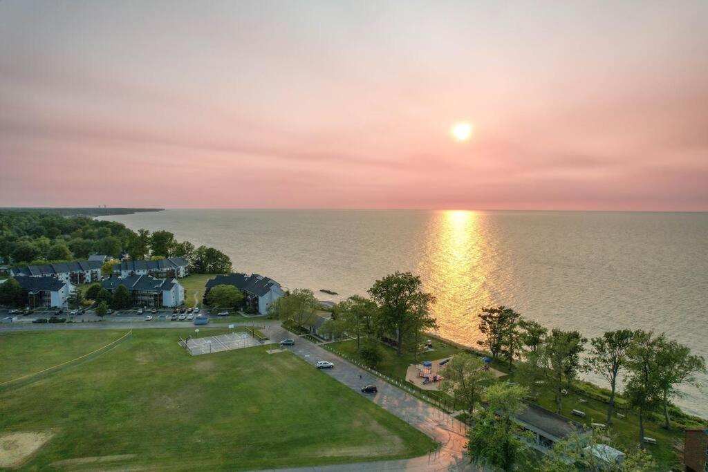 Charming Lakeview Cabin Near Geneva-On-The-Lake! Ashtabula Εξωτερικό φωτογραφία