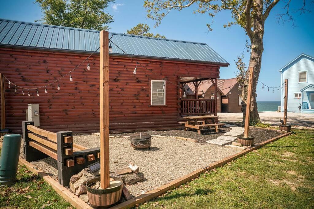 Charming Lakeview Cabin Near Geneva-On-The-Lake! Ashtabula Εξωτερικό φωτογραφία