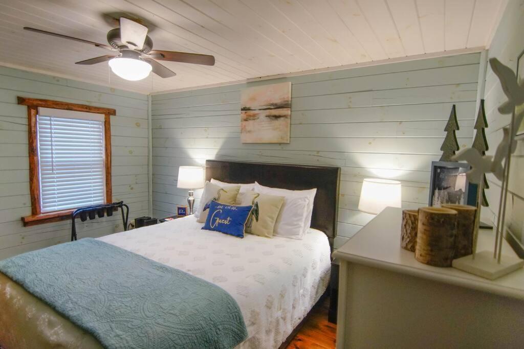 Charming Lakeview Cabin Near Geneva-On-The-Lake! Ashtabula Εξωτερικό φωτογραφία