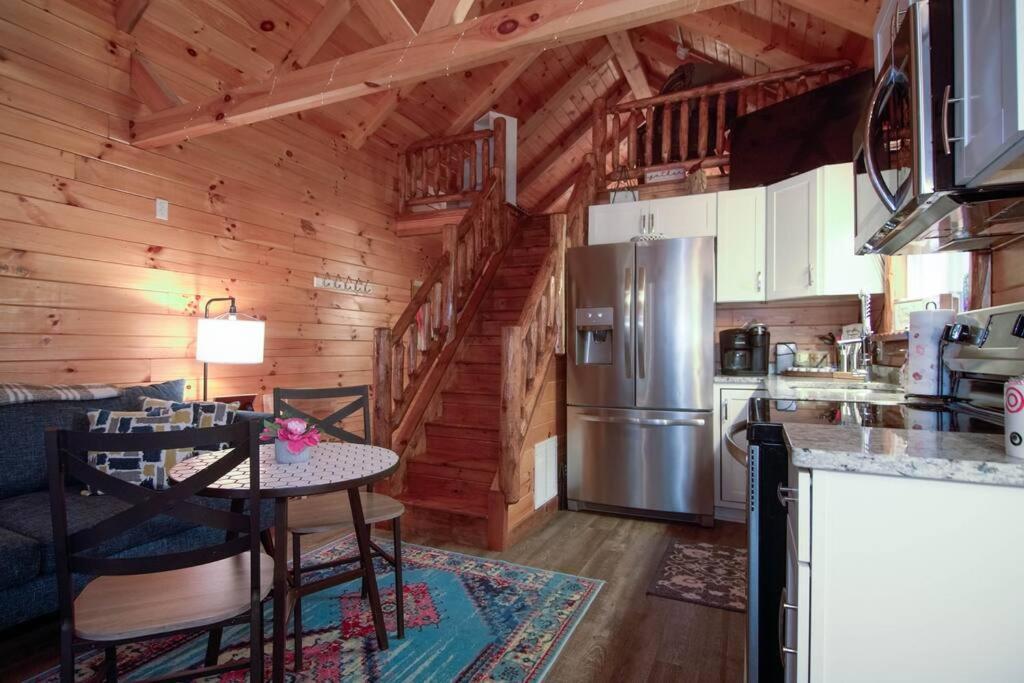 Charming Lakeview Cabin Near Geneva-On-The-Lake! Ashtabula Εξωτερικό φωτογραφία