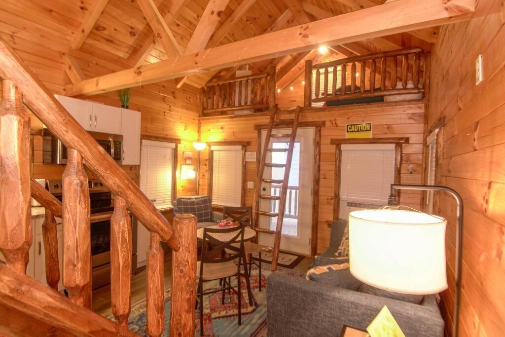 Charming Lakeview Cabin Near Geneva-On-The-Lake! Ashtabula Εξωτερικό φωτογραφία