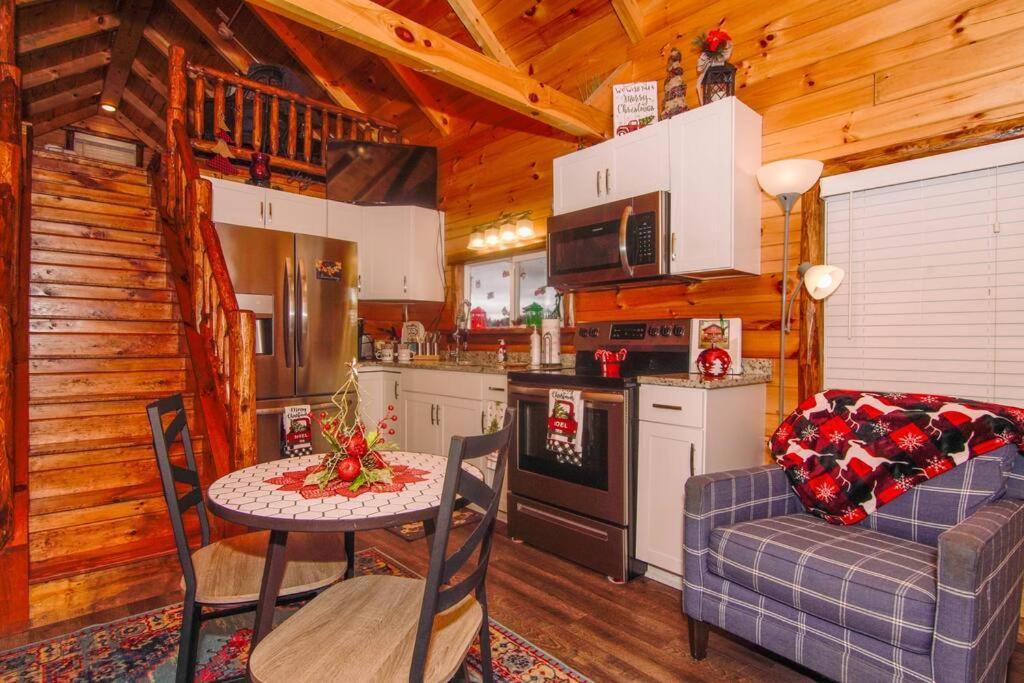Charming Lakeview Cabin Near Geneva-On-The-Lake! Ashtabula Εξωτερικό φωτογραφία