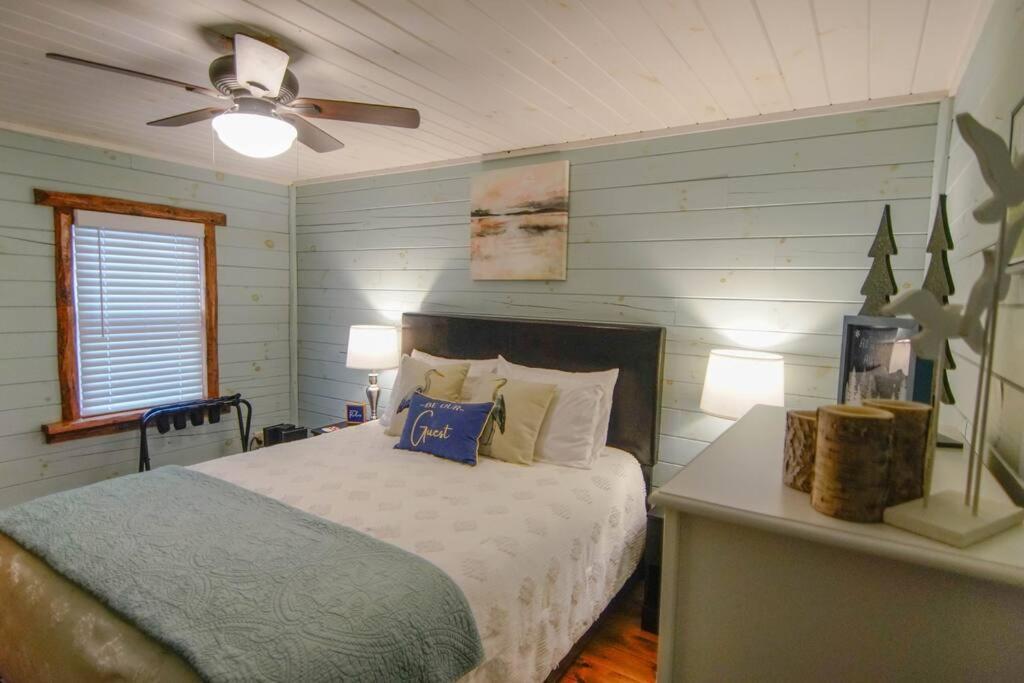 Charming Lakeview Cabin Near Geneva-On-The-Lake! Ashtabula Εξωτερικό φωτογραφία
