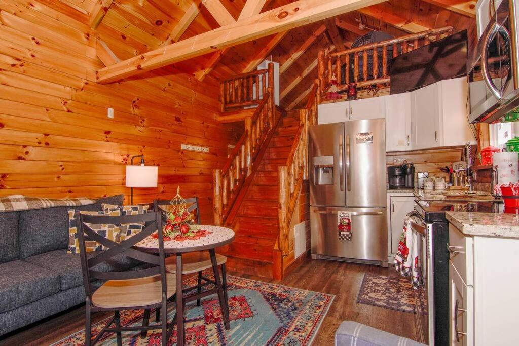 Charming Lakeview Cabin Near Geneva-On-The-Lake! Ashtabula Εξωτερικό φωτογραφία