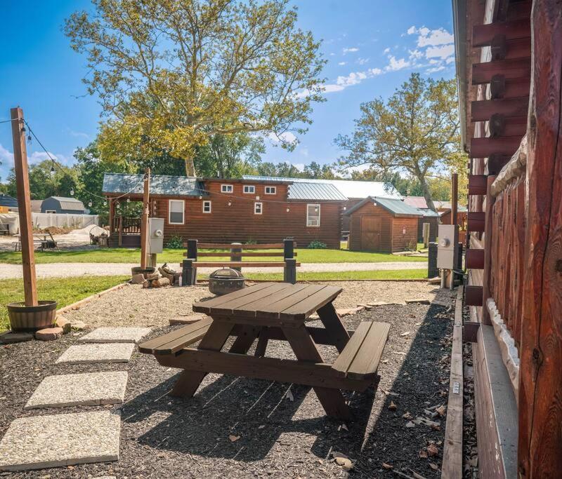 Charming Lakeview Cabin Near Geneva-On-The-Lake! Ashtabula Εξωτερικό φωτογραφία