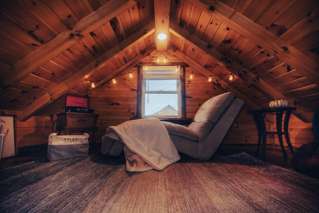 Charming Lakeview Cabin Near Geneva-On-The-Lake! Ashtabula Εξωτερικό φωτογραφία